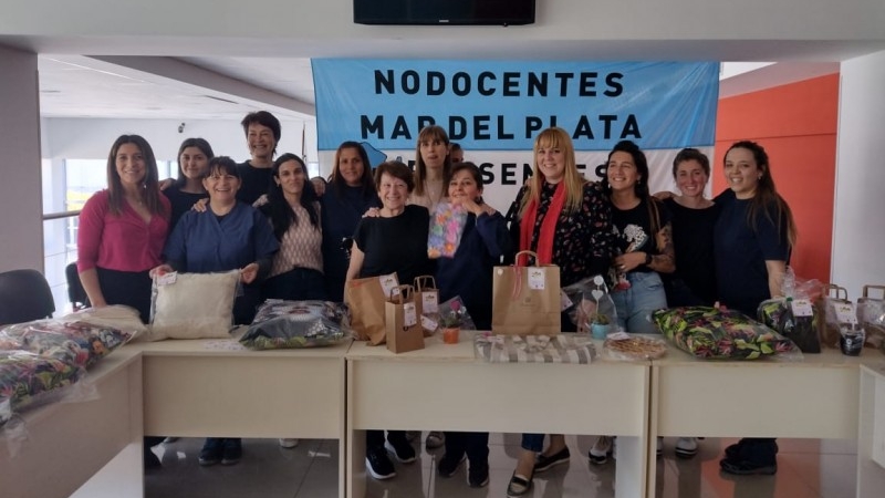 Entrega de presentes en la Facultad Regional Mar del Plata por el Día de la Madre