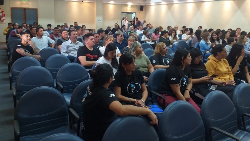 La Comisión Interna de FR Córdoba organizó un curso de Primeros Auxilios, RCP y DEA