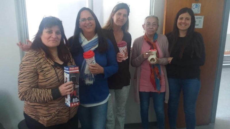 Entrega de presentes a las compañeras de la Facultad Regional Córdoba por el Día de la Madre