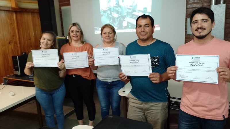 Entrega de certificados de Curso de Capacitación Direccionada Word y Excel en Facultad Regional San Rafael