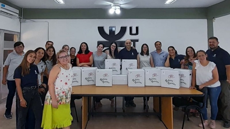 Entrega de cajas navideñas en la Facultad Regional Reconquista