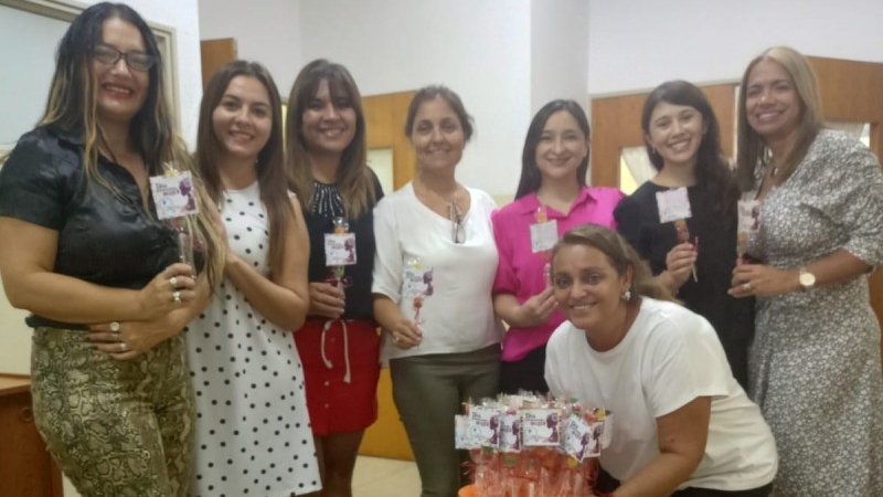 Entrega de presentes en reconocimiento a las compañeras Trabajadoras de la Facultad Regional La Rioja