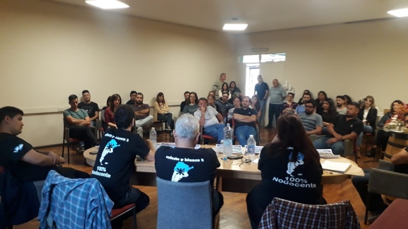 Asamblea Nodocente de base en la Facultad Regional Mendoza