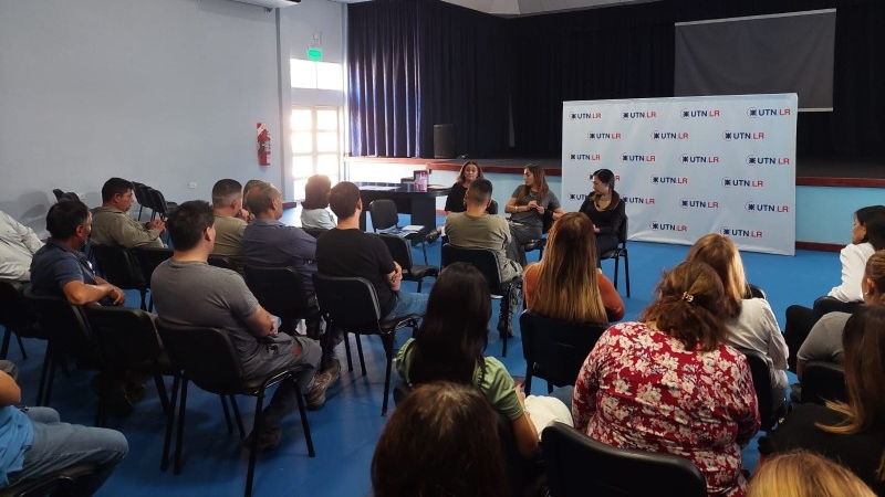 Asamblea Nodocente de base en la Facultad Regional La Rioja
