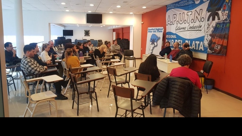 Asamblea Nodocente de base en la Facultad Regional Mar del Plata