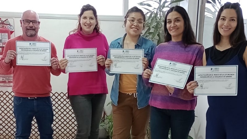 Entrega de certificados en la Facultad Regional Santa Cruz