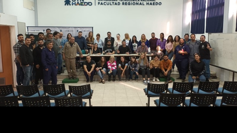 Asamblea Nodocente en la Facultad Regional Haedo