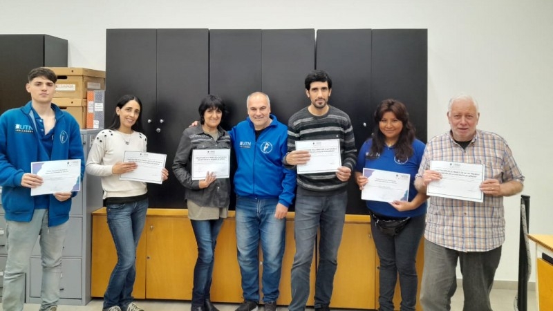 Entrega de certificados en la Facultad Regional Avellaneda