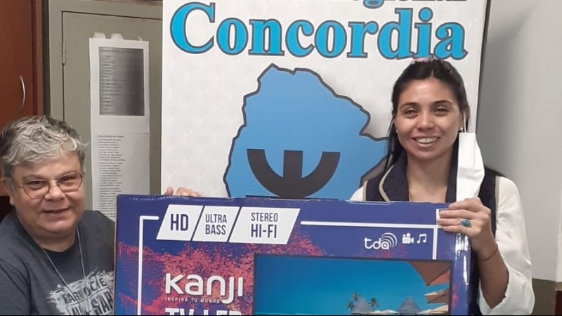APUTN entregó el Smart TV por su 40° Aniversario en Concordia
